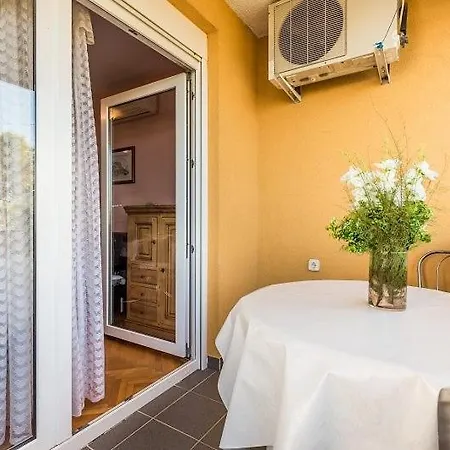Appartement In With Sea View, Balcony, Air Conditioning, Wi-fi