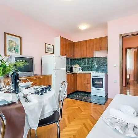 Appartement In With Sea View, Balcony, Air Conditioning, Wi-fi *